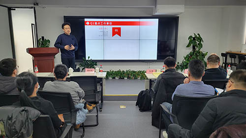 1656089978863142.jpg 副總經(jīng)理馮曉輝介紹2022資產(chǎn)運(yùn)營(yíng)一部重點(diǎn)工作.jpg